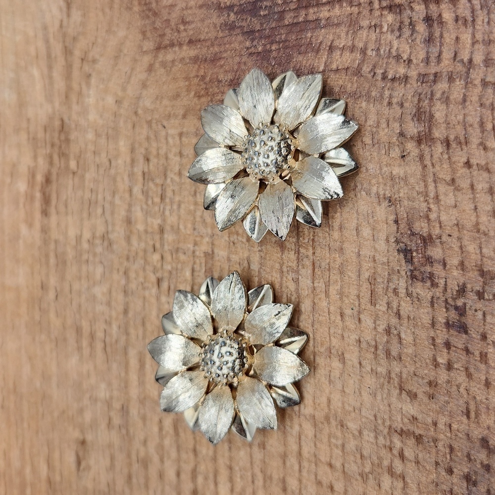 Vintage Sarah Coventry‎ Gold Tone Sunflower Brooch Earrings Set - Picture 7 of 9
